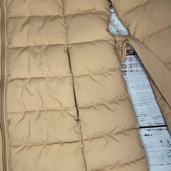 Guess Women's blush pink puffer coat. - Picture 3 of 8